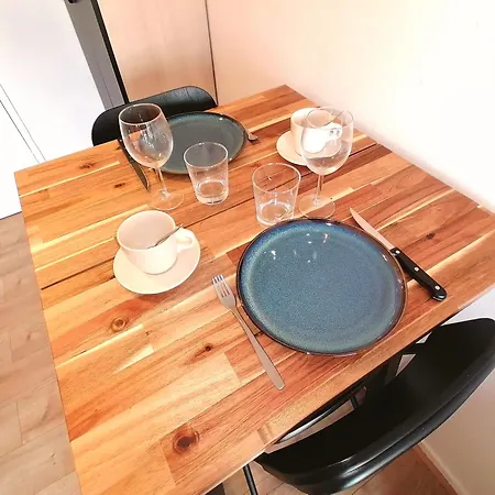 Joli Renove Front De Balcon Vue Cour & Wifi Lacanau