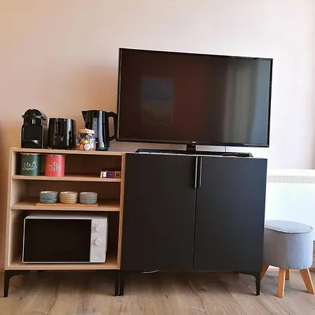 Daire Joli Renove Front De Balcon Vue Cour & Wifi Lacanau