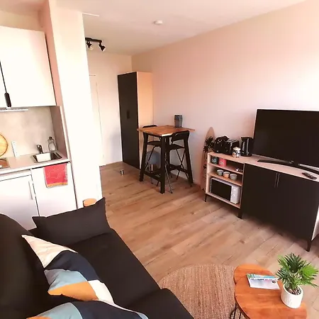 Joli Renove Front De Balcon Vue Cour & Wifi